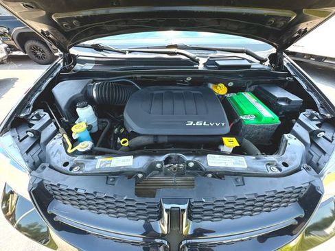 Used 2016 Dodge Grand Caravan SXT FWD image 28