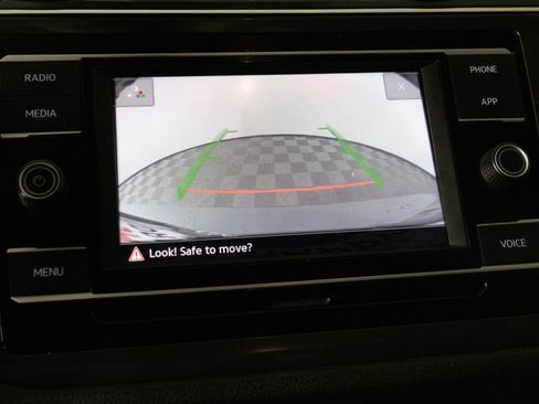 Used 2020 Volkswagen Tiguan S image 5