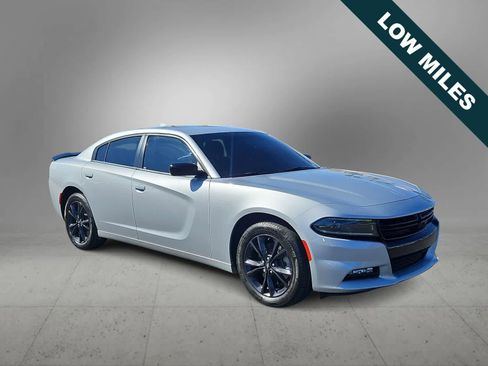 Used 2023 Dodge Charger SXT w/ Blacktop Package image 2