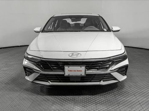 Used 2024 Hyundai Elantra SEL w/ Convenience Package FWD image 12