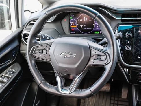 Used 2023 Chevrolet Bolt LT w/ Infotainment Package FWD image 14