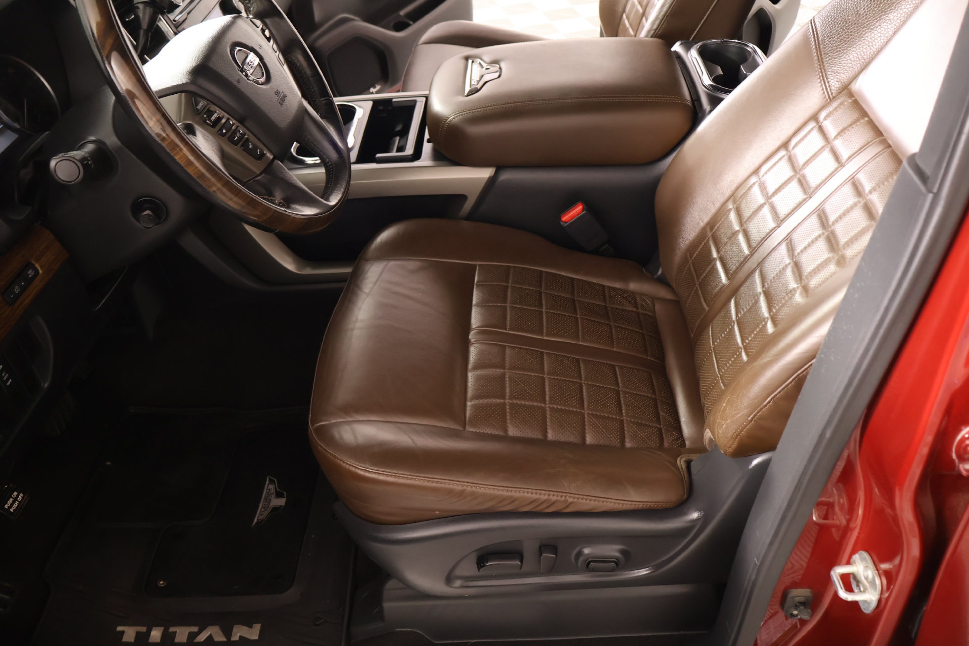Used 2020 Nissan Titan Platinum Reserve w/ Protection Package 2 AWD/4WD image 10