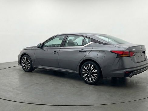Used 2025 Nissan Altima 2.5 SV image 6
