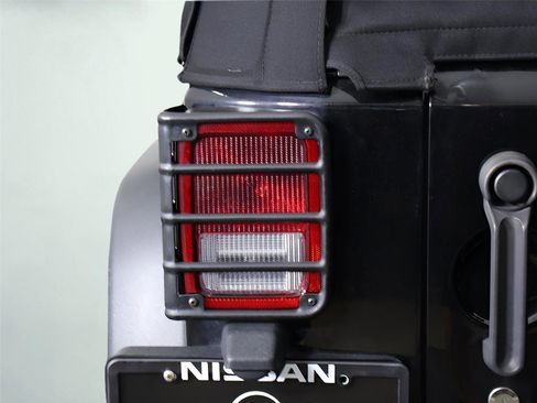 Used 2015 Jeep Wrangler Rubicon image 9