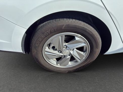 Used 2025 Hyundai Elantra SE w/ Cargo Package image 19