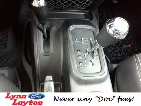 Used 2015 Jeep Wrangler Unlimited Sahara w/ Connectivity Group image 25