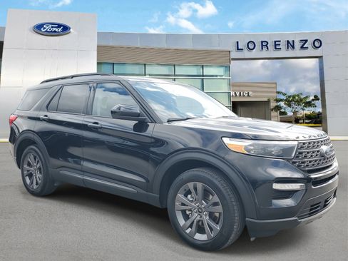 Used 2023 Ford Explorer XLT w/ Equipment Group 202A image 3