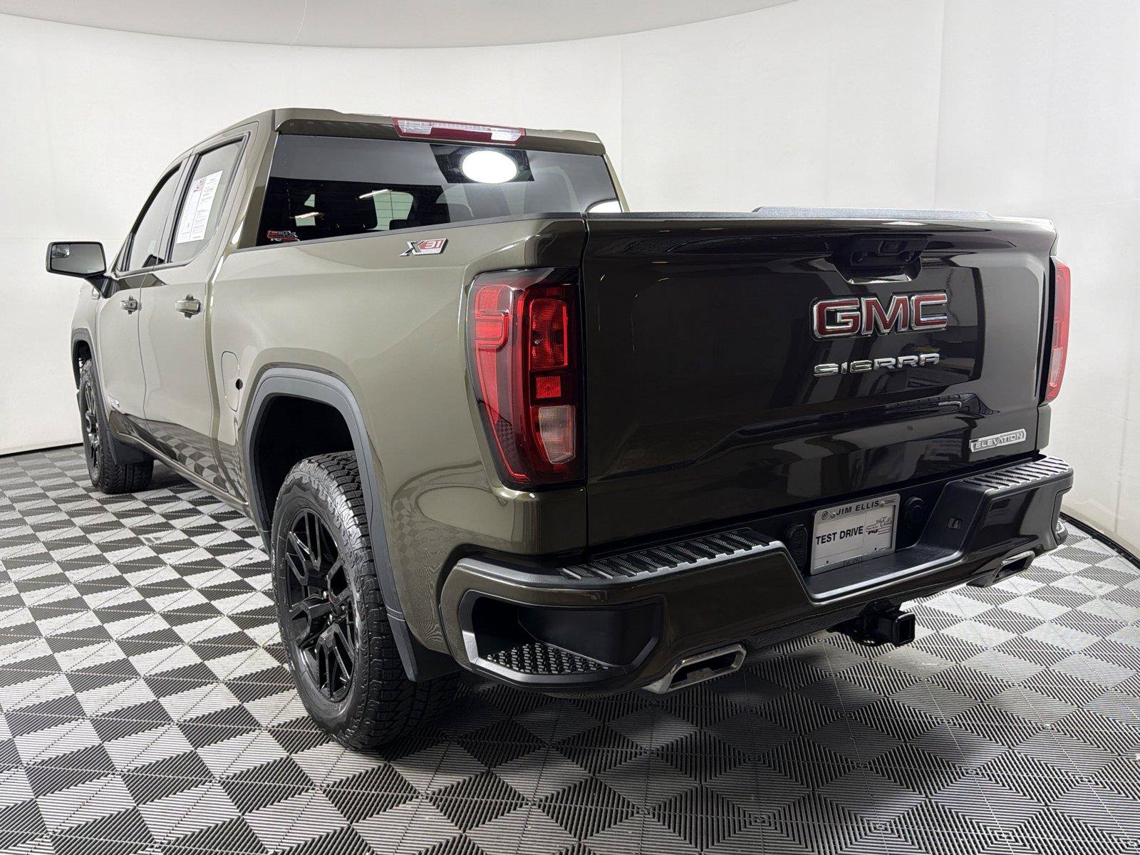 Used 2023 GMC Sierra 1500 Elevation w/ X31 Off-Road Package AWD/4WD image 4