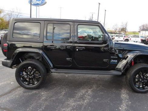 Used 2023 Jeep Wrangler Unlimited Sahara w/ Cold Weather Group image 9
