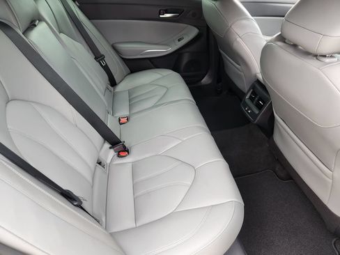 Used 2020 Toyota Avalon XLE w/ Moonroof Package FWD image 34