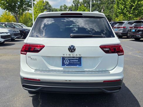 Certified 2022 Volkswagen Tiguan SE w/ Panoramic Sunroof Package FWD image 4