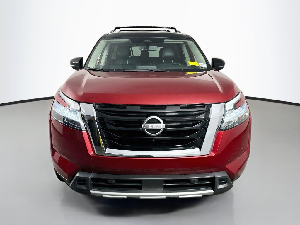 Used 2024 Nissan Pathfinder SL w/ SL Premium Package FWD image 2