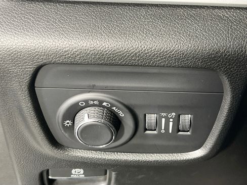 Used 2023 Jeep Grand Cherokee Altitude AWD/4WD image 10