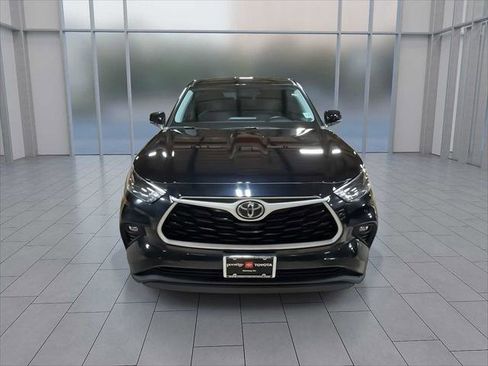 Certified 2022 Toyota Highlander LE image 3