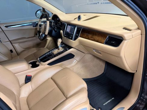 Used 2017 Porsche Macan S image 22