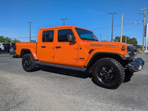 Used 2025 Jeep Gladiator Mojave AWD/4WD image 3
