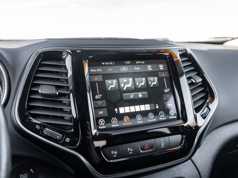 Used 2021 Jeep Cherokee Limited image 31