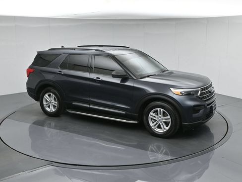 Certified 2022 Ford Explorer XLT RWD image 47