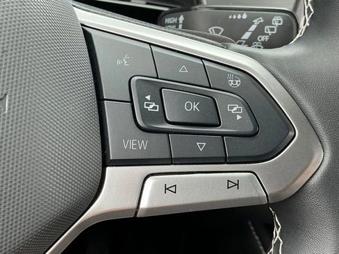 Used 2024 Volkswagen Atlas Cross Sport SE FWD image 30