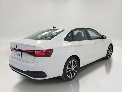 Used 2025 Volkswagen Jetta Sport image 4