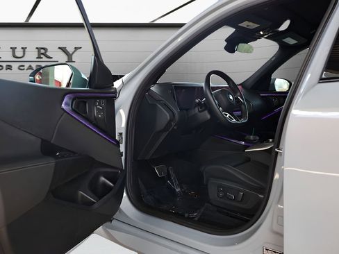 Used 2025 BMW X3 xDrive30i w/ Premium Package image 25