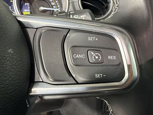 Used 2022 Jeep Wrangler Unlimited Sahara AWD/4WD image 16