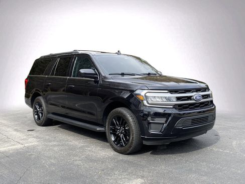 Used 2024 Ford Expedition Max XLT image 2