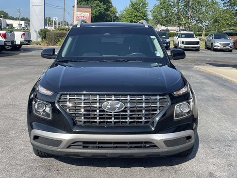 Used 2024 Hyundai Venue SEL FWD image 2