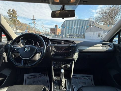 Used 2018 Volkswagen Tiguan SE AWD/4WD image 45