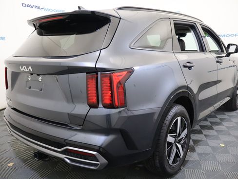 Used 2023 Kia Sorento EX image 5