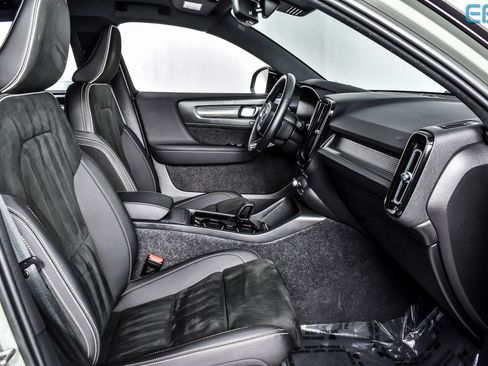 Used 2022 Volvo XC40 P8 Recharge Ultimate image 24