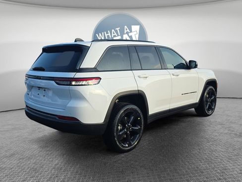 New 2026 Jeep Grand Cherokee Limited w/ Limited Altitude Package AWD/4WD image 3