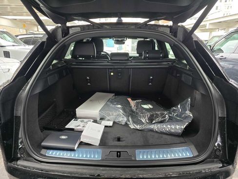 New 2024 Land Rover Range Rover Velar Dynamic SE image 11