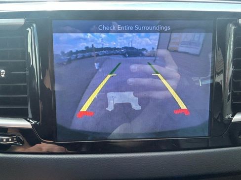 Used 2017 Chrysler Pacifica Touring-L FWD image 22