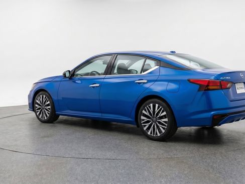 Used 2025 Nissan Altima 2.5 SV FWD image 6