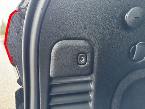 Used 2019 Jeep Grand Cherokee Laredo image 12