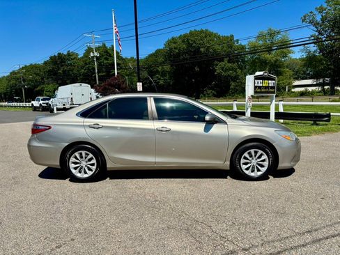 Used 2015 Toyota Camry LE FWD image 4