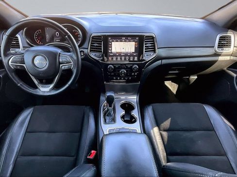 Certified 2022 Jeep Grand Cherokee Laredo X AWD/4WD image 9