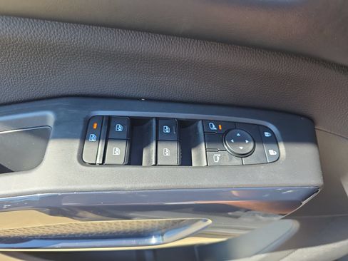 Used 2025 Nissan Pathfinder SV FWD image 27