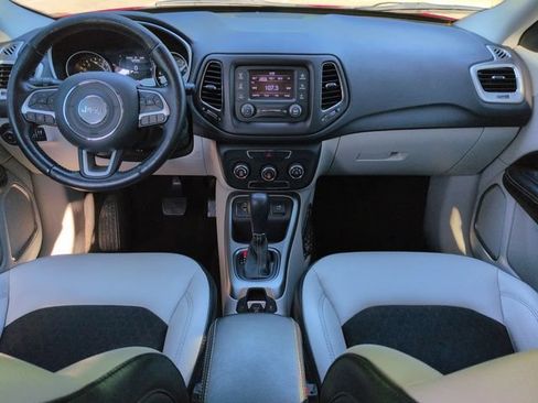 Used 2018 Jeep Compass Latitude FWD image 15