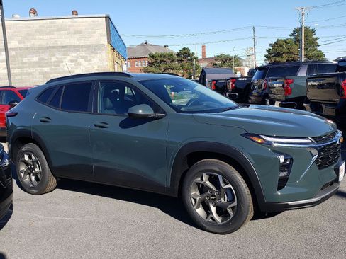 New 2026 Chevrolet Trax LT w/ Sunroof Package image 17