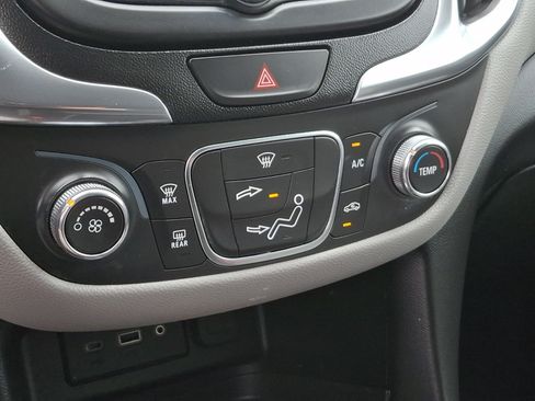 Used 2021 Chevrolet Equinox LS w/ LS Convenience Package FWD image 15