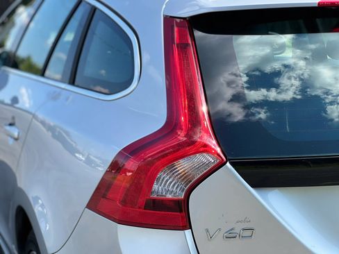 Used 2016 Volvo V60 T5 Premier w/ Convenience Package FWD image 11