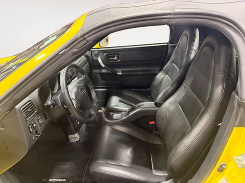 Used 2002 Toyota MR2 RWD image 10