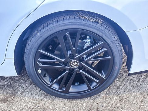 New 2026 Toyota Camry Hybrid FWD image 12