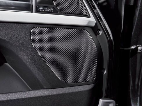 Used 2024 Land Rover Defender 110 SE image 45