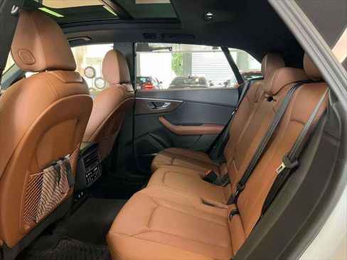 Used 2025 Audi Q8 Premium Plus image 11