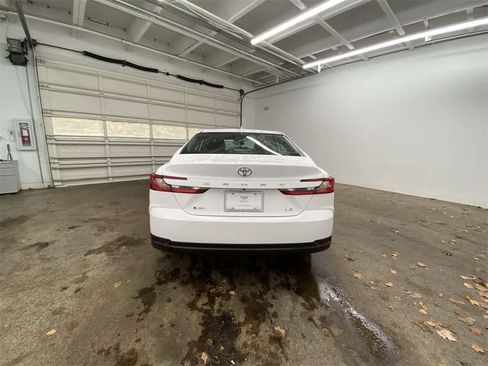 Used 2025 Toyota Camry LE image 5