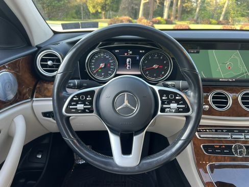 Used 2019 Mercedes-Benz E 300 4MATIC image 21