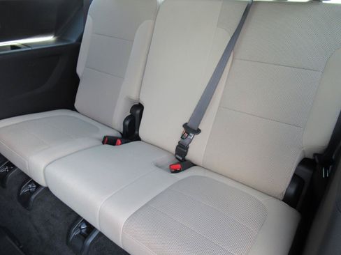 Used 2023 Chevrolet Traverse LT FWD image 38